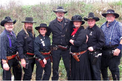 Cowgirls & Cowboys in Black NL